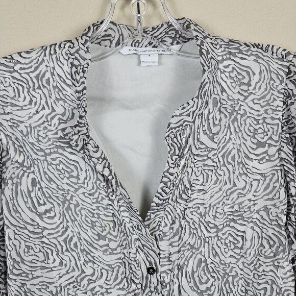 Diane Von Furstenberg Syrah Silk Blouse Size 4DVF Floral Rose Print Lined V-Neck - Picture 3 of 12